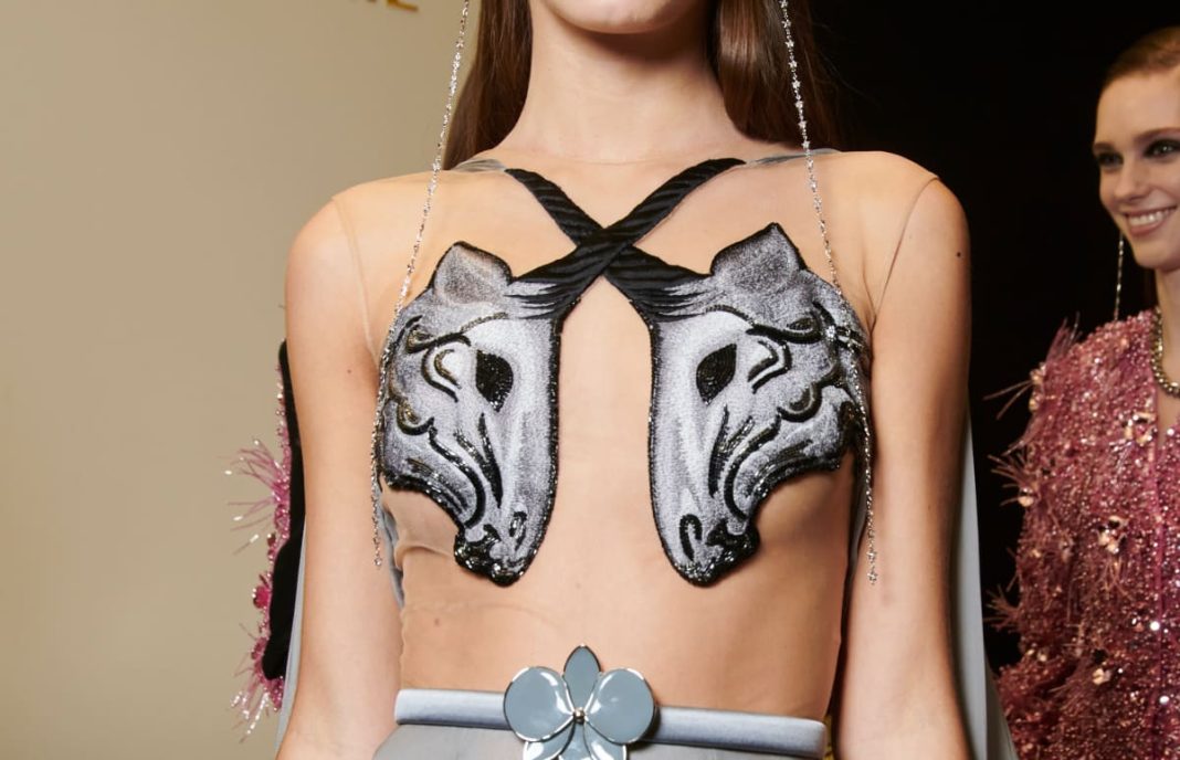 animals-are-trending-on-the-spring-2023-haute-couture-runways