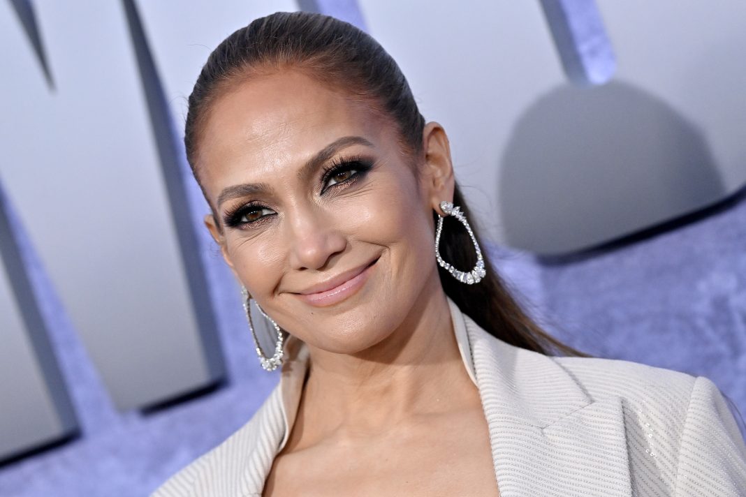 jennifer-lopez-put-a-fedora-over-a-half-ponytail-and-somehow-made-it-look-good-—-see-photos